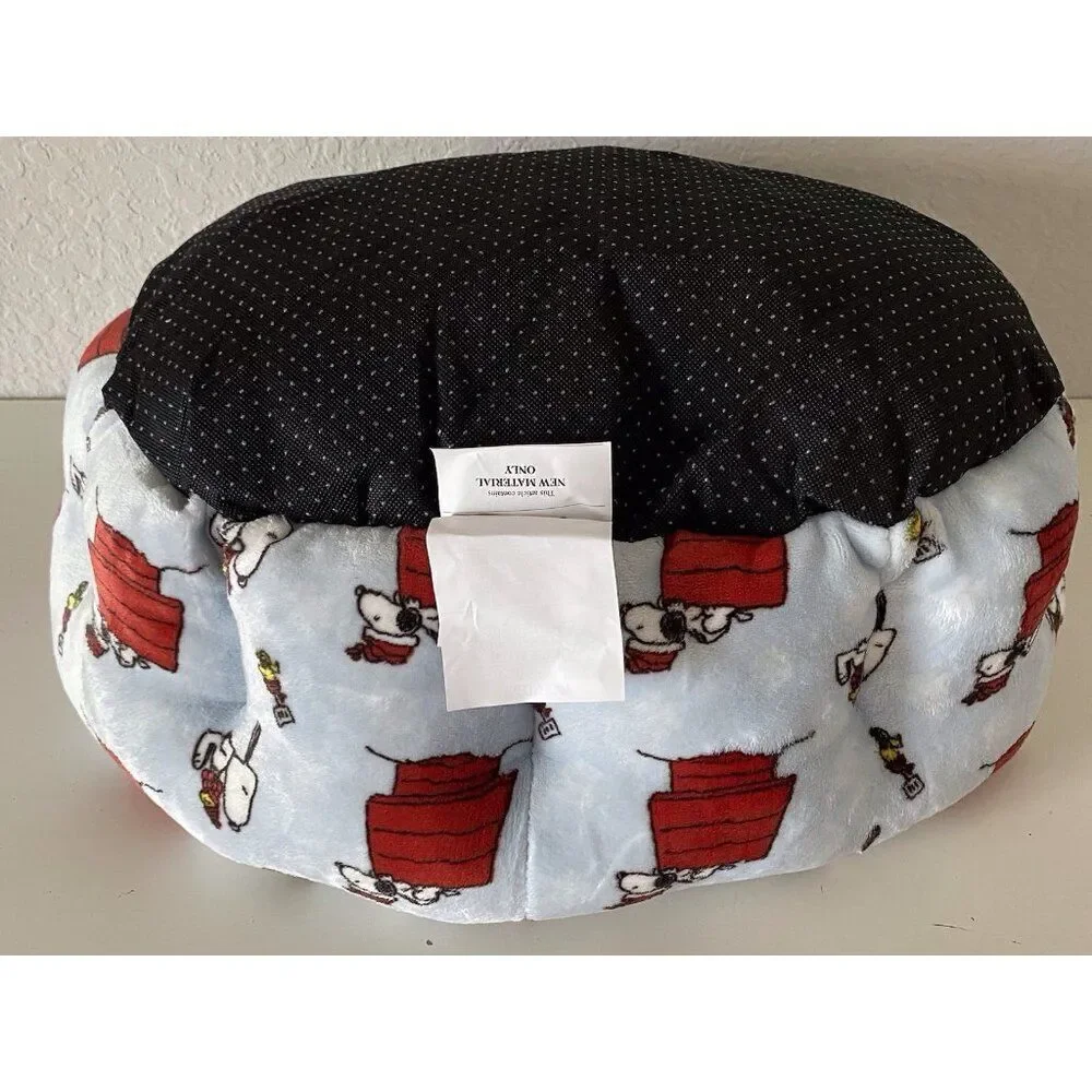 Peanuts Snoopy Small Dog Pet Cozy Cuddler Bed Christmas‎ Doghouse 19 X 15 X 7”